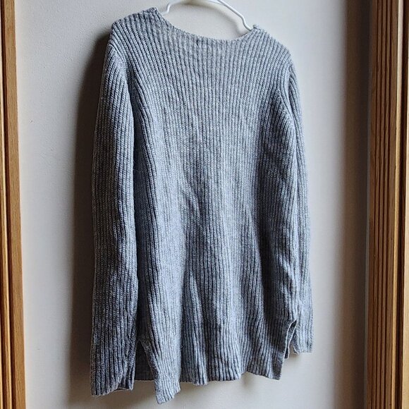 Aeropostale Gray V-Neck Sweater Size Medium - Picture 12 of 14